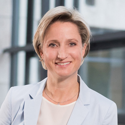 Porträtbild von Wirtschaftsministerin Dr. Nicole Hoffmeister-Kraut