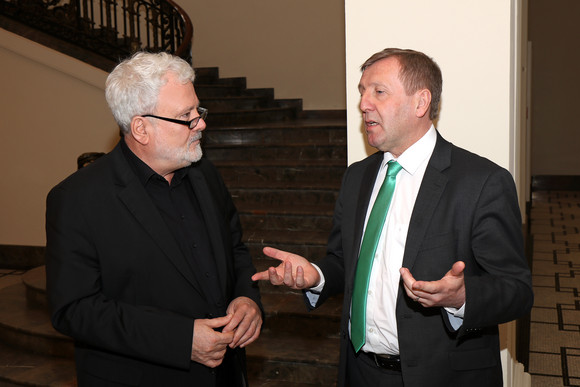 Gespräch Murawski empfängt Minister und Botschafter aus Irland Staatsminister Klaus-Peter Murawski (l.) und der irische Minister for Agriculture, Food and the Marine, Michael Creed (r.)