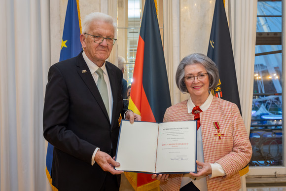 Ministerpräsident Winfried Kretschmann (links) und Solange Rosenberg (rechts)