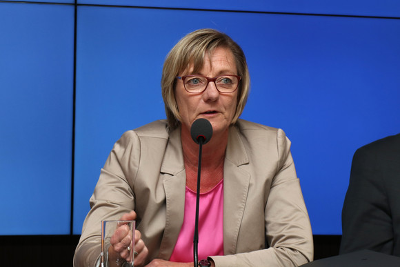 Pressekonferenz Sanierungsoffensive für die Universitätskliniken des Landes Finanzministerin Edith Sitzmann