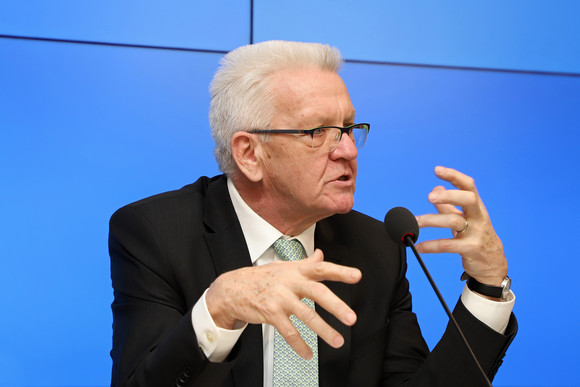 Pressekonferenz Luftreinhaltung in Stuttgart und Digitalisierung von Kommunen Ministerpräsident Winfried Kretschmann (Bild: Staatsministerium Baden-Württemberg)