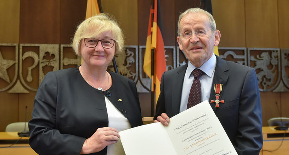 Schriesheim Rathaus - Verleihung des Bundesverdienstkreuzes durch Ministerin Theresia Bauer an Joachim Maier