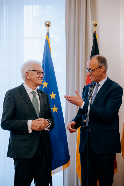 Ministerpräsident Winfried Kretschmann (links) und Bundeskanzler Friedrich Merz (rechts)