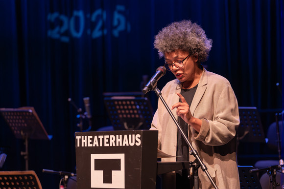 JAZZ-PREIS BADEN-WÜRTTEMBERG 2025 FÜR SAMUEL RESTLE
Der Stuttgarter Posaunist, Komponist und Arrangeur Samuel Restle erhält den diesjährigen Jazz-Preis des Landes Baden-Württemberg. Die Verleihung des mit 15.000 Euro dotierten Preises durch Kunststaa