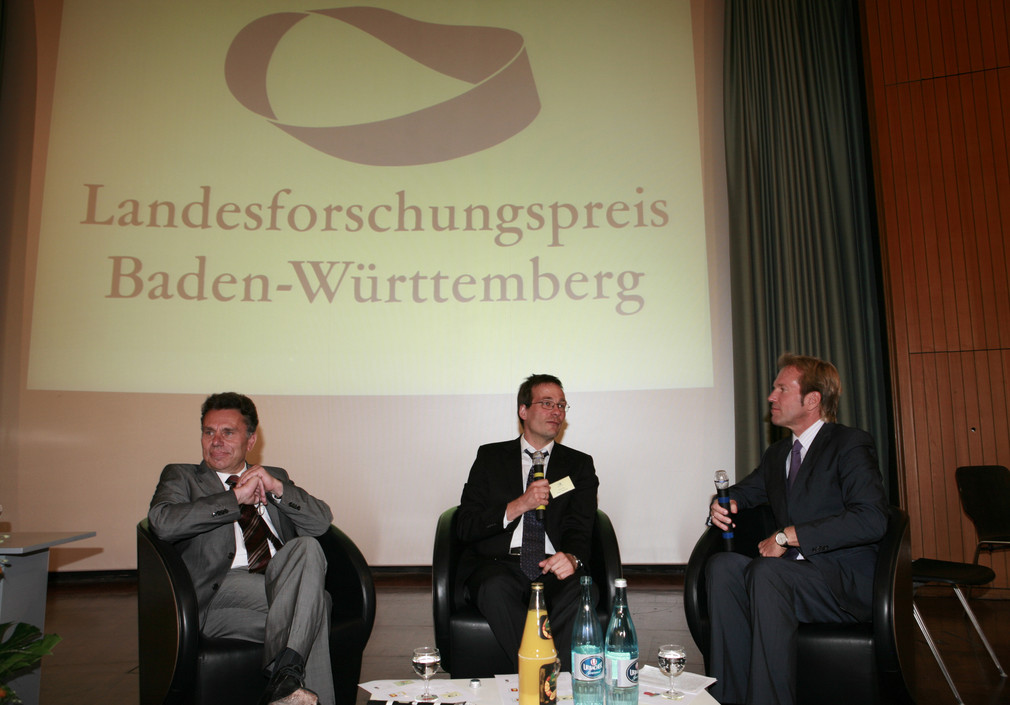 Landesforschungspreis 2011: Die beiden Preisträger in der Diskussion mit Moderator Markus Brock