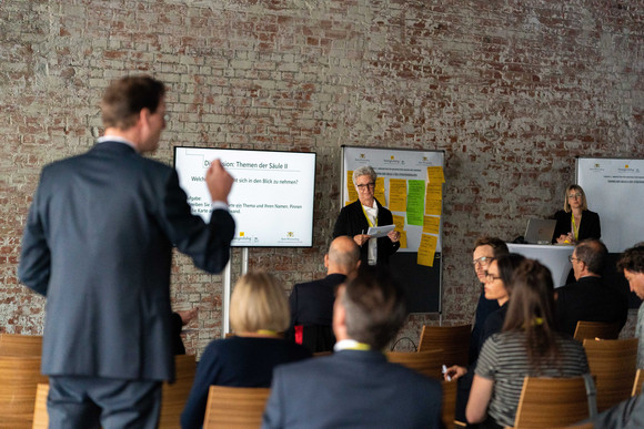 Wohnungspolitik Auftakt des Strategiedialogs Bauen und Wohnen Arbeitsforen zum Auftakt des Strategiedialogs Bauen und Wohnen