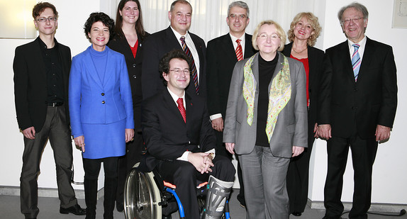 Verleihung des Landeslehrpreises Baden-Württemberg 2011: Frau Ministerin mit den Preisträgern/-innen, Foto: Fred Arnold