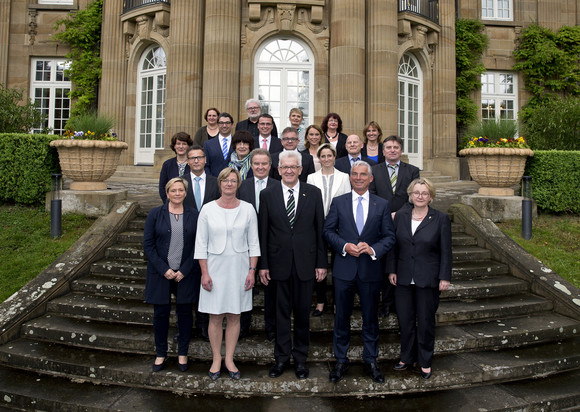 Regierung Die Landesregierung Die Landesregierung vor der Villa Reitzenstein