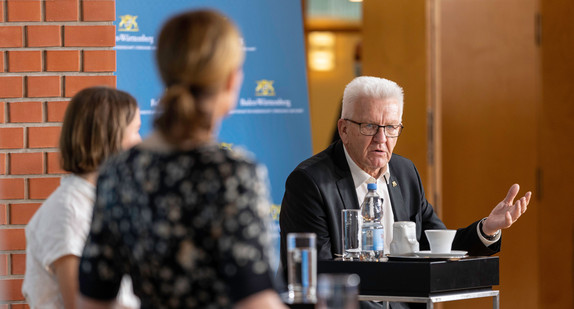 Ministerpräsident Winfried Kretschmann und Wissenschaftsministerin Theresia Bauer im Dialog mit Studierenden