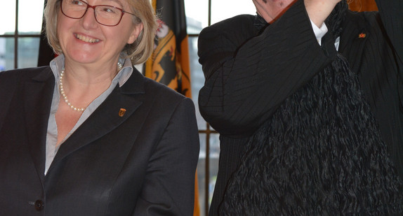 Ministerin Theresia Bauer überreicht Wolfgang Dauner die Staufermedaille in Gold, Foto: MWK