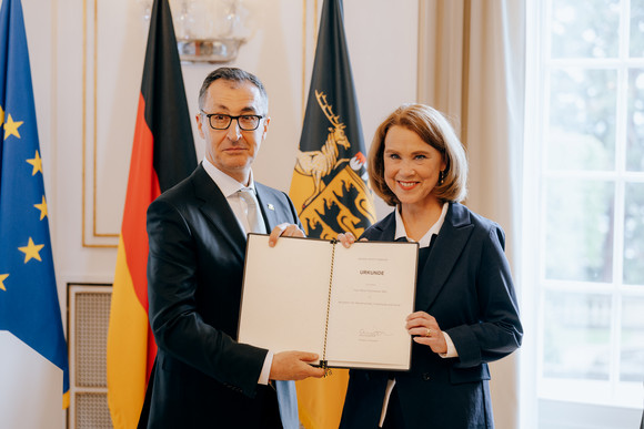 Urkundenübergabe