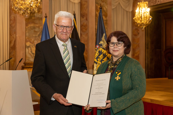 Auszeichnung Verdienstorden des Landes an 21 verdiente Persönlichkeiten Ministerpräsident Winfried Kretschmann (l.) und Birgit Braun (r.)