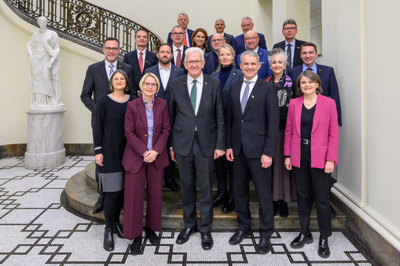 Europa Austausch mit den Schweizer Grenzkantonen Gruppenbild mit Regierungsmitgliedern aus Baden-Württemberg und den Schweizer Grenzkantonen