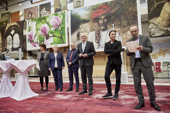 Pressegespräch Land und Stadt stellen sich der Jahrhundertaufgabe Opernsanierung v.l.n.r.: Staatssekretärin im Ministerium für Finanzen, Gisela Splett, Ministerin für Wissenschaft Forschung und Kunst, Theresia Bauer, Stuttgarts Oberbürgermeister Fritz Kuhn, Ministerpräsident Winfried Kretschmann, der designierte Intendant des Stuttgarter Balletts, Tamas Detrich, und der Intendant der Stuttgarter Oper, Jossi Wieler (Foto: Martin Sigmund)