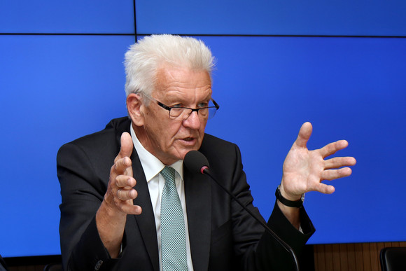 Pressekonferenz Polizeistruktur 2020 stärkt Polizei und Sicherheit Ministerpräsident Winfried Kretschmann
