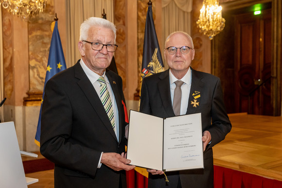 Auszeichnung Verdienstorden des Landes an 21 verdiente Persönlichkeiten Ministerpräsident Winfried Kretschmann (l.) und Dr. Paul Westrich (r.)