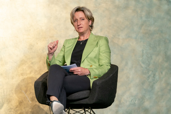 Wohnungspolitik Auftakt des Strategiedialogs Bauen und Wohnen Dr. Nicole Hoffmeister-Kraut, Ministerin für Wirtschaft, Arbeit und Wohnungsbau