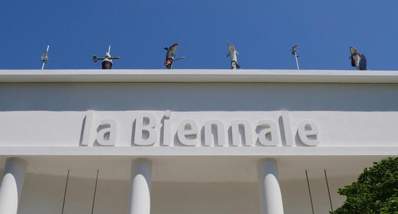 Eingang der Internationalen Kunstausstellung – La Biennale di Venezia