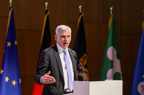 Europa Präsidentschaft der „Vier Motoren für Europa“ übergeben Staatssekretär Patrick Rapp