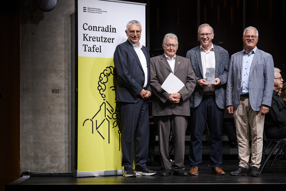 Kunst und Kultur 14 Amateurmusik-Vereine mit Conradin-Kreutzer-Tafel geehrt Gesangverein 'Liederkranz' Schutterwald e.V.
