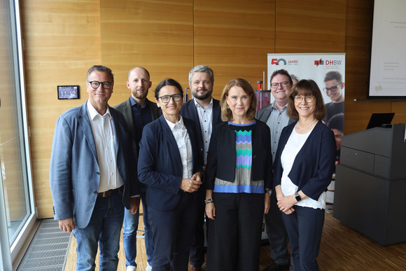 Gruppenbild mit Petra Olschowski 