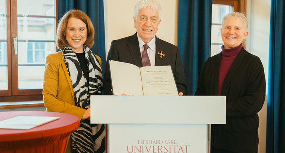 von links nach rechts: Wissenschaftsministerin Petra Olschowski, Prof. Dr. Gerhard Huisken, Prof. Dr. Karla Pollmann (Rektorin der Eberhard Karls Universität Tübingen)