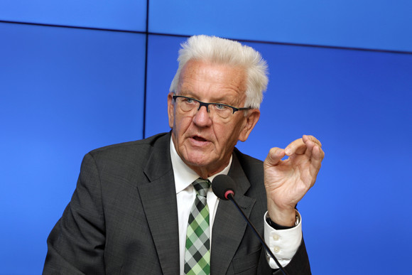 Pressekonferenz Radschnellwege und Kulturförderung Ministerpräsident Winfried Kretschmann bei der Regierungspressekonferenz (Bild: Staatsministerium Baden-Württemberg)