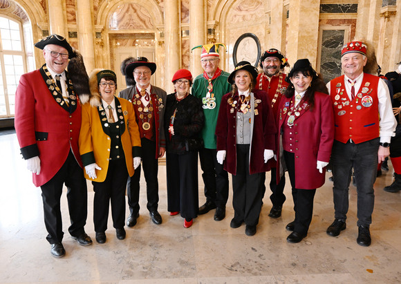 Fastnacht Närrischer Staatsempfang der Landesregierung Ministerpräsident Winfried Kretschmann und seine Frau Gerlinde (beide in der Mitte) mit den Präsidentinnen und Präsidenten der teilnehmenden Narrenverbände.