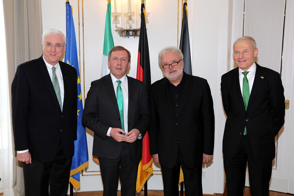Gespräch Murawski empfängt Minister und Botschafter aus Irland v.l.n.r.: Der irische Botschafter Michael Collins, der irische Minister for Agriculture, Food and the Marine, Michael Creed, Staatsminister Klaus-Peter Murawski und der Honorarkonsul von Irland, Dr. Wolfgang Häfele