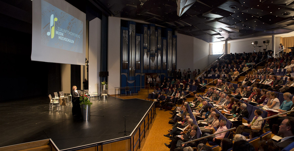 2. Symposium am 02.04.2014 in der Staatlichen Hochschule für Musik Trossingen - Begrüßung durch Ministerin Theresia Bauer, Foto: MWK