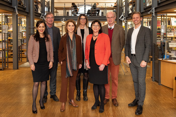 Wissenschaft Ministerin zu Besuch an der HTWG Konstanz Die Ministerin mit dem Rektorat der HTWG Konstanz.