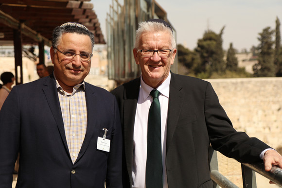 DELEGATIONSREISE Reise nach Israel und in die Palästinensischen Gebiete Ministerpräsident Winfried Kretschmann (r.) und Rami Suliman (l.), Vorsitzender der Israelitischen Religionsgemeinschaft Baden