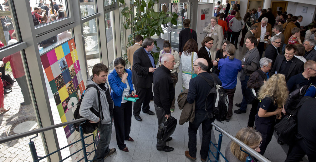 2. Symposium am 02.04.2014 in der Staatlichen Hochschule für Musik Trossingen - Gespräche in der Pause, Foto: MWK
