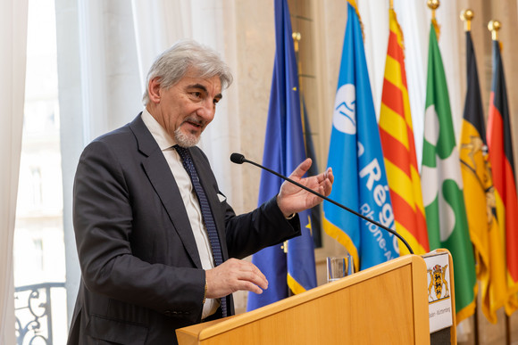 Europa Präsidentschaft der „Vier Motoren für Europa“ übergeben Raffaele Cattaneo, lombardischer Staatssekretär für internationale Angelegenheiten