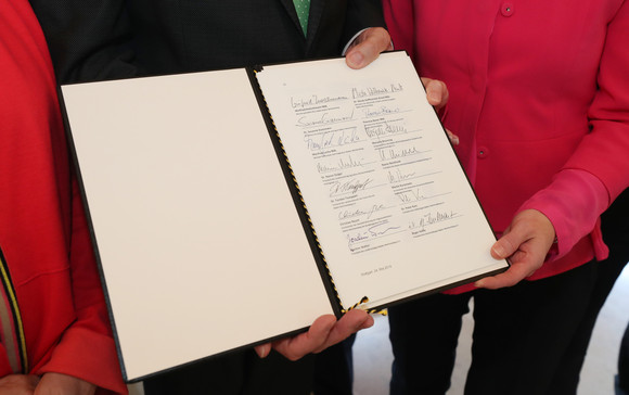 Ausbildung Neues Ausbildungsbündnis unterzeichnet Das neue Ausbildungsbündnis 2019-2022 (Bild: Staatsministerium Baden-Württemberg)