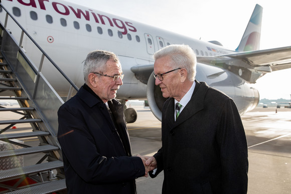 Besuch Österreichischer Bundespräsident besucht Baden-Württemberg Der österreichische Bundespräsident Dr. Alexander Van der Bellen (l.) und Ministerpräsident Winfried Kretschmann (r.) (Bild: Staatsministerium Baden-Württemberg)