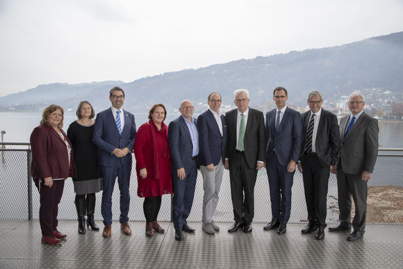 Delegationsreise Kretschmann besucht Vorarlberg Gruppenfoto mit Ministerpräsident Winfried Kretschmann (4.v.r.) und Landeshauptmann Markus Wallner (3.v.r.) (Bild: Staatsministerium Baden-Württemberg)