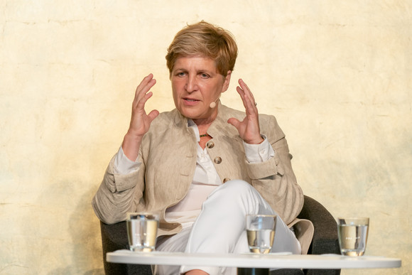 Wohnungspolitik Auftakt des Strategiedialogs Bauen und Wohnen Nicole Razavi, Ministerin für Landesentwicklung und Wohnen