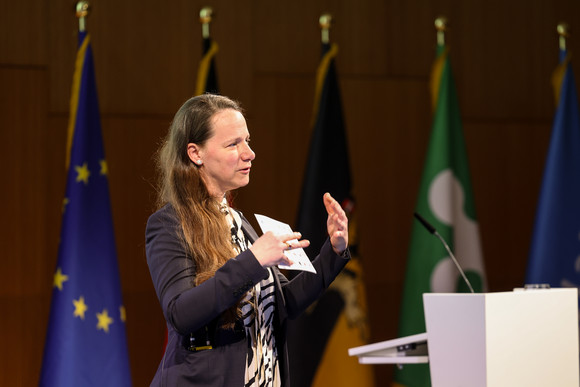 Europa Präsidentschaft der „Vier Motoren für Europa“ übergeben Rebecca C. Reisch, Geschäftsführerin der Cyber Valley GmbH