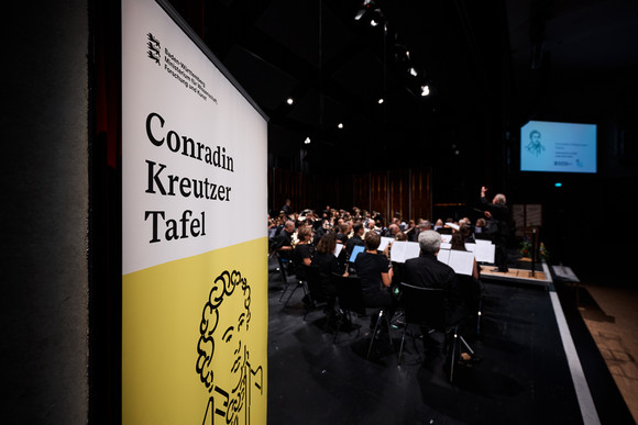 Kunst und Kultur 14 Amateurmusik-Vereine mit Conradin-Kreutzer-Tafel geehrt CKT