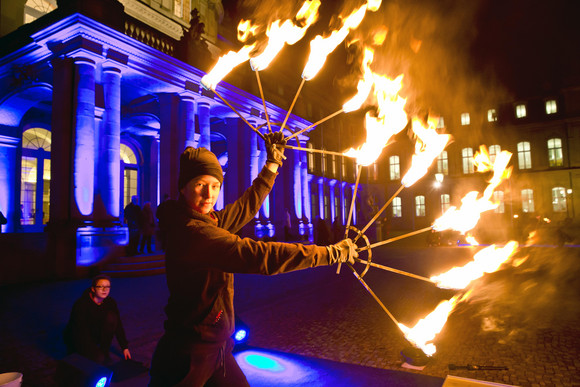 Empfang Neujahrsempfang der Landesregierung Feuerartist vor dem Neuen Schloss