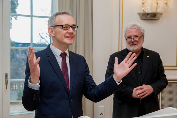 Auszeichnung Staufermedaille an Kay Johannsen Kay Johannsen (l.) und Staatsminister Klaus-Peter Murawski (r.)