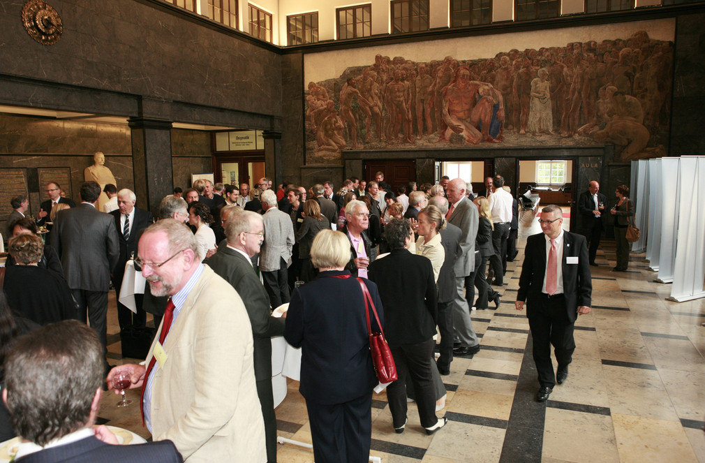 Landesforschungspreis 2011: Blick in die Aula der Albert-Ludwigs-Universität Freiburg