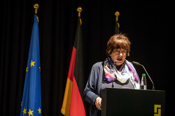 Demokratie Symposium „Demokratische Öffentlichkeit neu denken“ Staatsrätin Gisela Erler bei ihrer Begrüßung