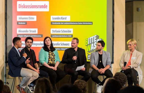 Gesellschaftliches Miteinander Start der Kampagne #RespektBW Die Diskussionsrunde bei der Auftaktveranstaltung zur Kampagne #RespektBW. bei der Auftaktveranstaltung zur Kampagne #RespektBW. (Bild: Landesmedienzentrum Baden-Württemberg)