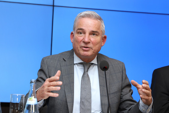 Pressekonferenz Coronavirus, Innenpolitik und Digitalisierung Innenminister Thomas Strobl bei der Regierungspressekonferenz (Bild: Staatsministerium Baden-Württemberg)