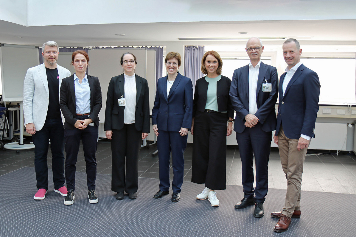 Beiratsmitglieder mit Ministerin Olschowski