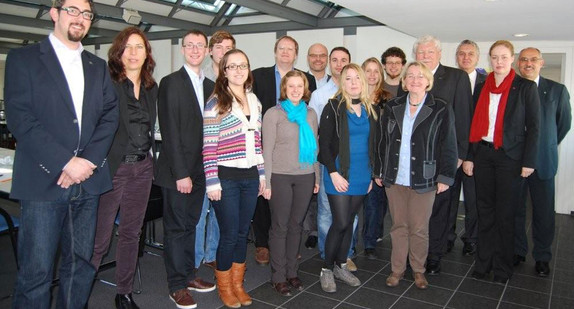 Auftakt zur Wiedereinführung der Verfassten Studierendenschaft in Baden-Württemberg: Gruppenfoto mit Ministerin