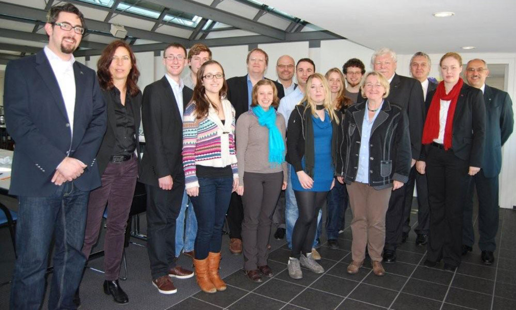 Auftakt zur Wiedereinführung der Verfassten Studierendenschaft in Baden-Württemberg: Gruppenfoto mit Ministerin